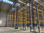 Hochregalreihe - Lagerhalle mit Hochregalanlage
