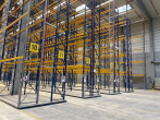 Hochregalreihe - Lagerhalle mit Hochregalanlage