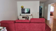 Wohnzimmer - Großzügige 3 Zimmer Familienwohnung mit Balkon, Kinderarztpraxis im Haus