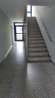 Treppenhaus - Großzügige 3 Zimmer Familienwohnung mit Balkon, Kinderarztpraxis im Haus